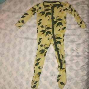 A lemon printed kickee pants footie 9-12 months